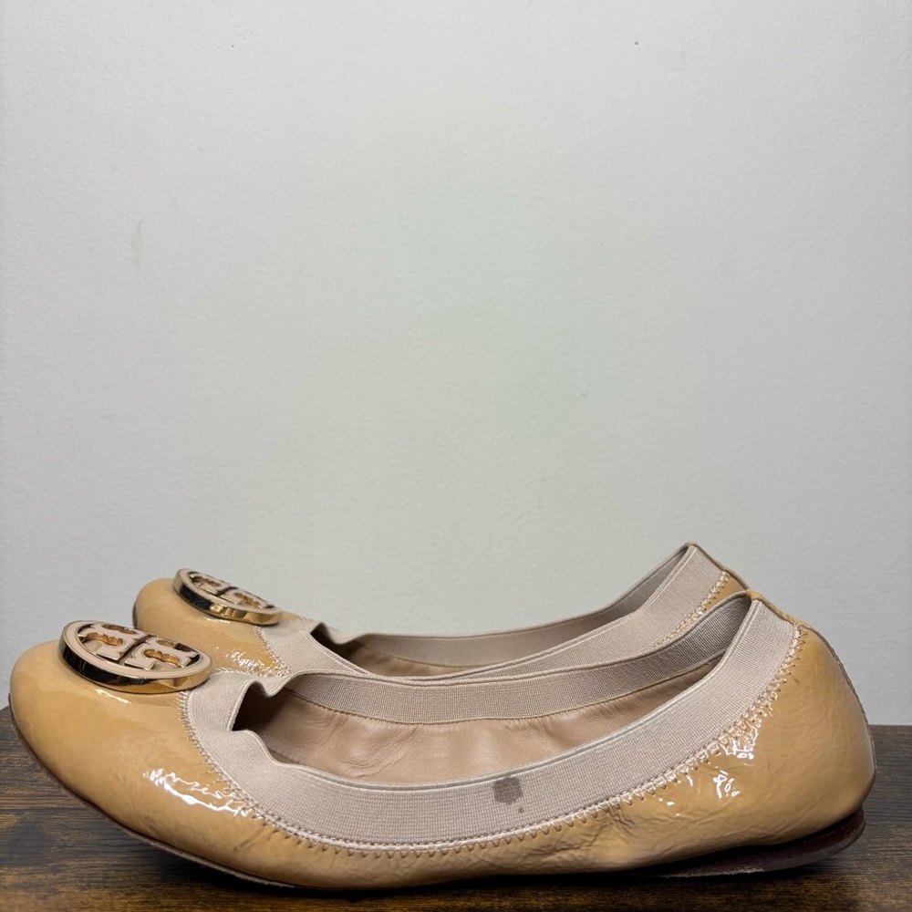 Tory Burch Shoes Tan Beige Ballet Flats with Classic Gold Logo Womens Size 8.5 - Picture 3 of 9